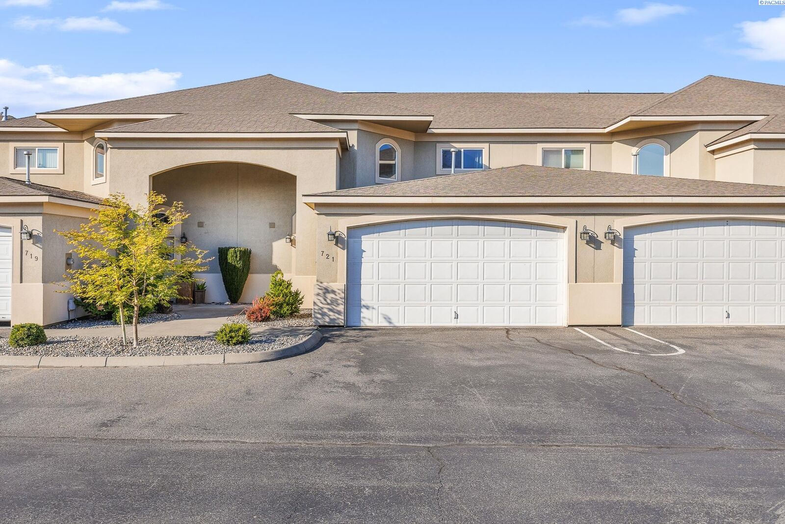 Property Photo: 721 Hanford St. WA 99354