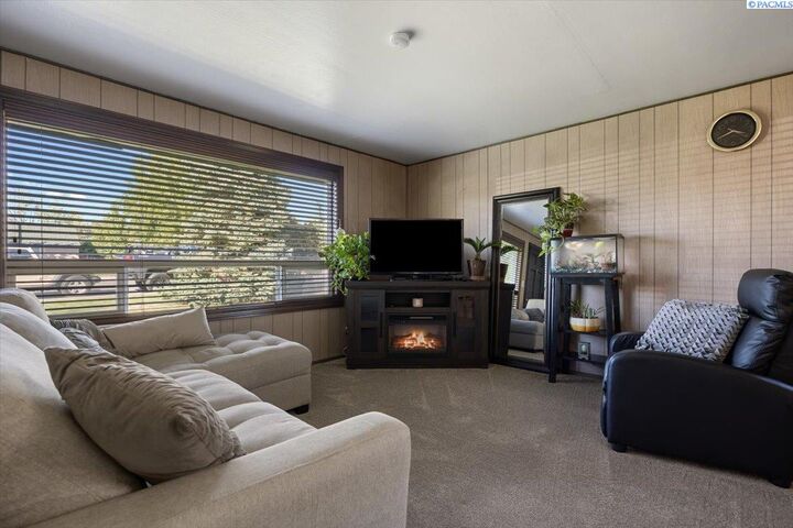 Property Photo: 1808 W Shoshone WA 99301