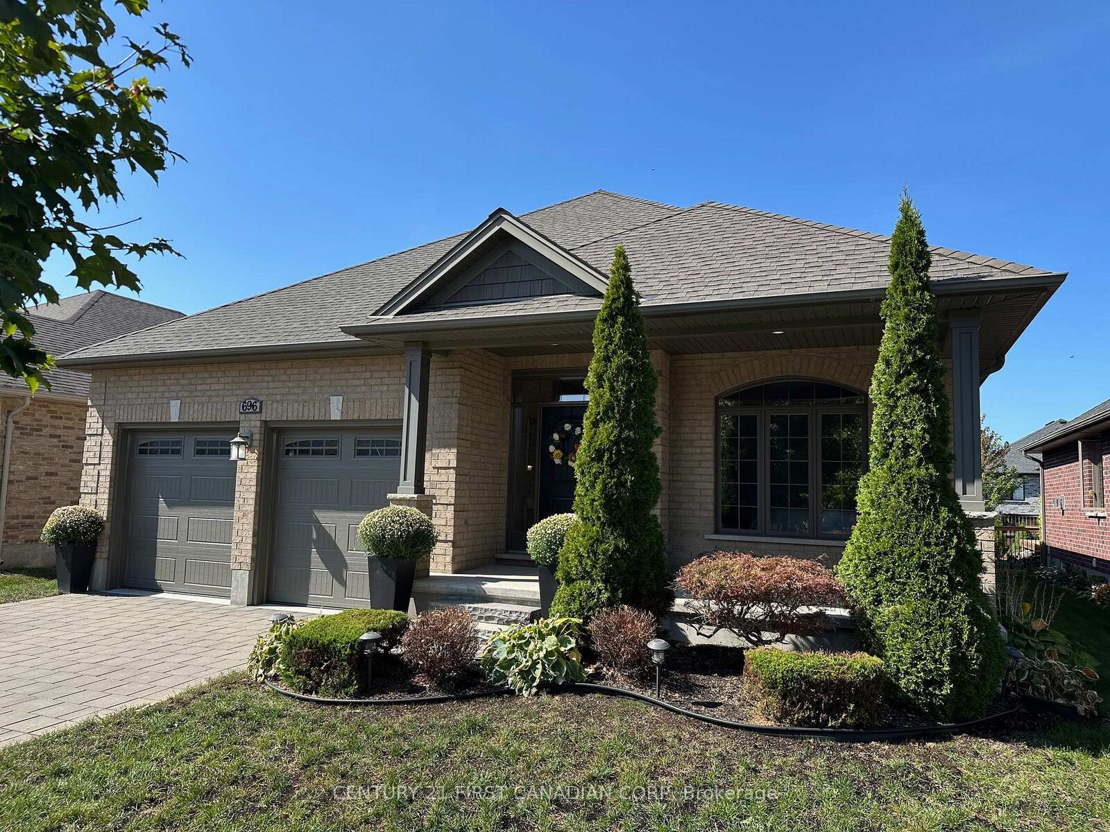 Photo de la propriété:  696 Bennett Crescent  ON N0L 1W0 
