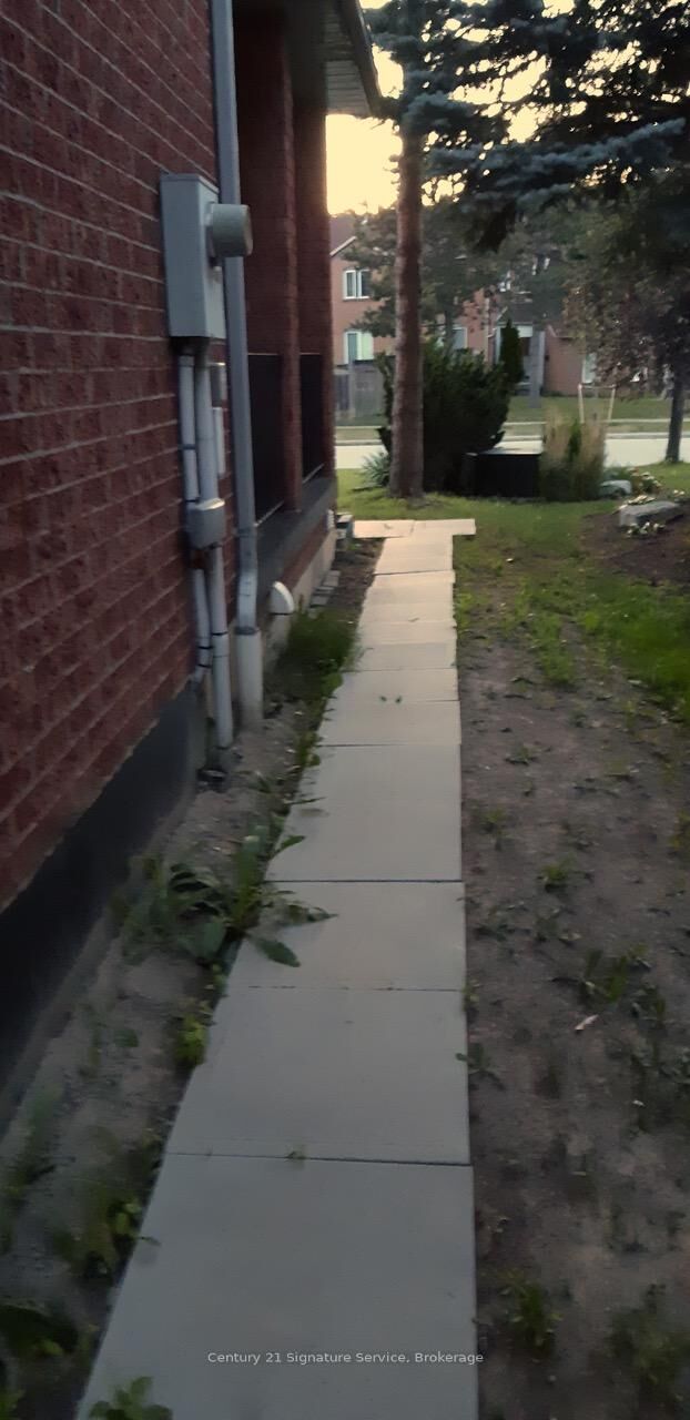 Photo de la propriété:  2900 Tradewind Drive Bsmt  ON L5N 6L2