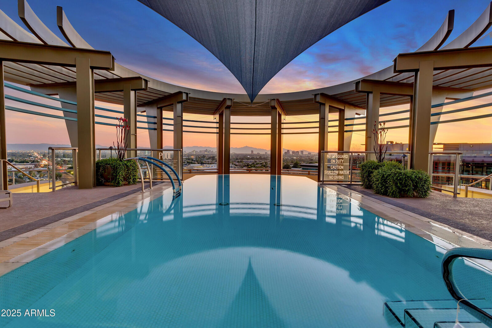 Property Photo:  2402 E Esplanade Lane Unit 204  AZ 85016 