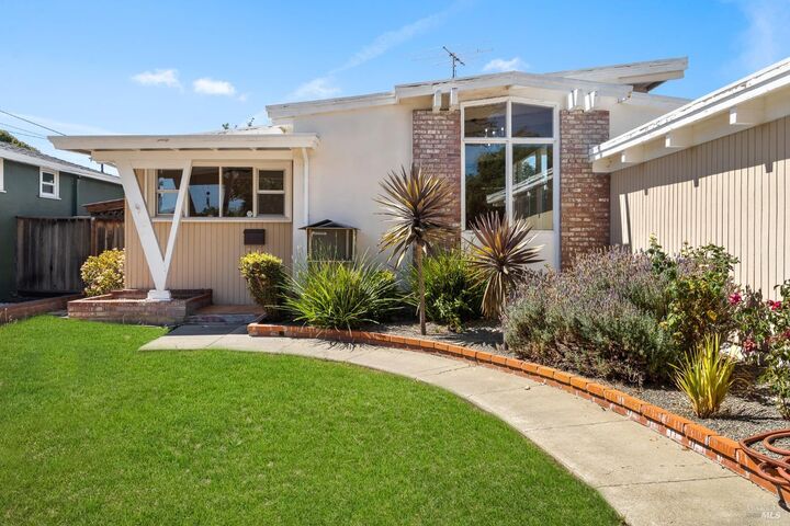 Property Photo: 31363 Meadowbrook Avenue CA 94544