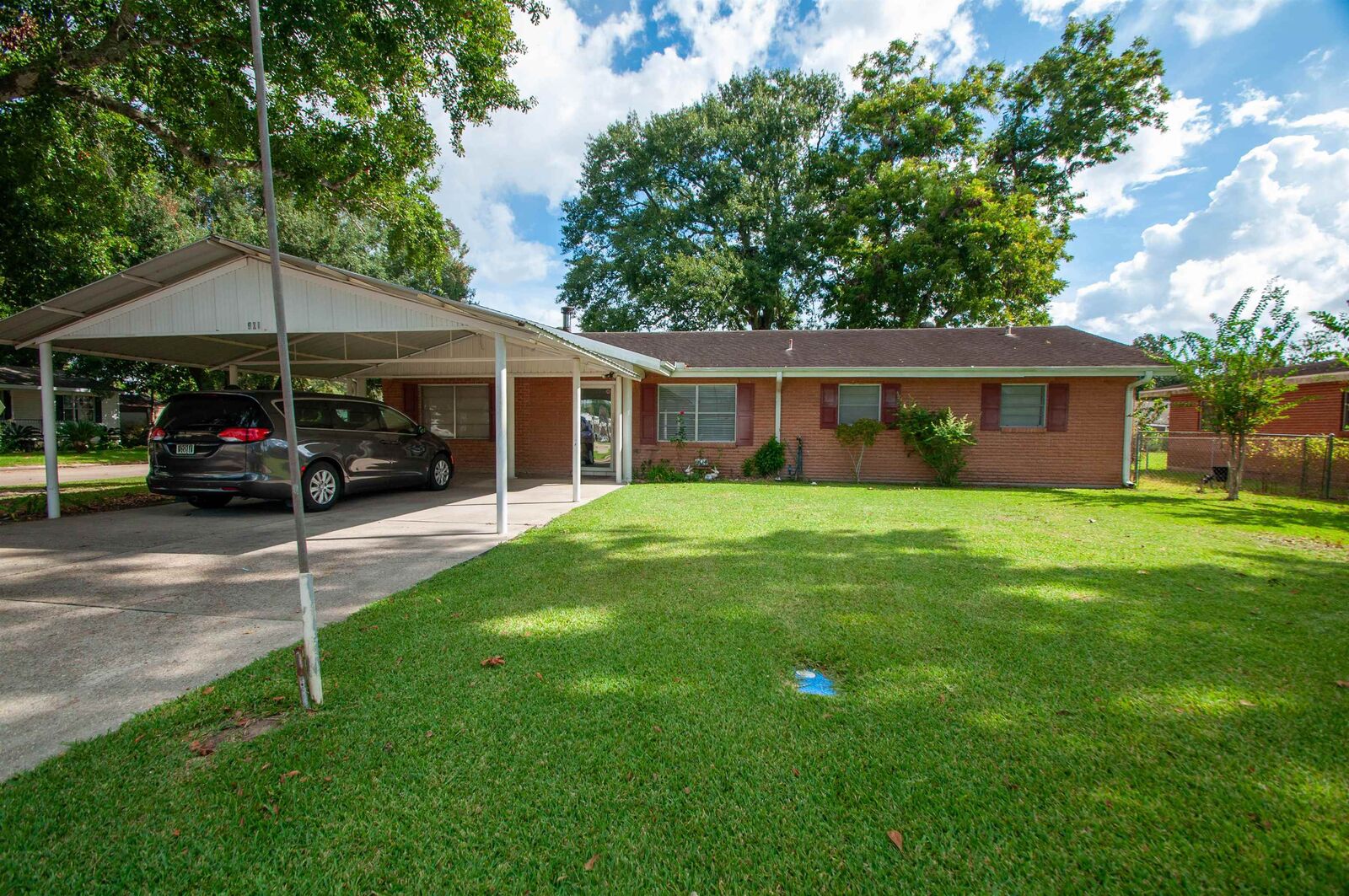 Property Photo:  401 Carol Rd  LA 70380