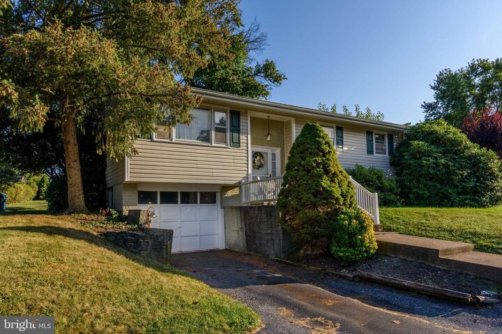 Property Photo:  3 Pocono Drive  PA 17055 