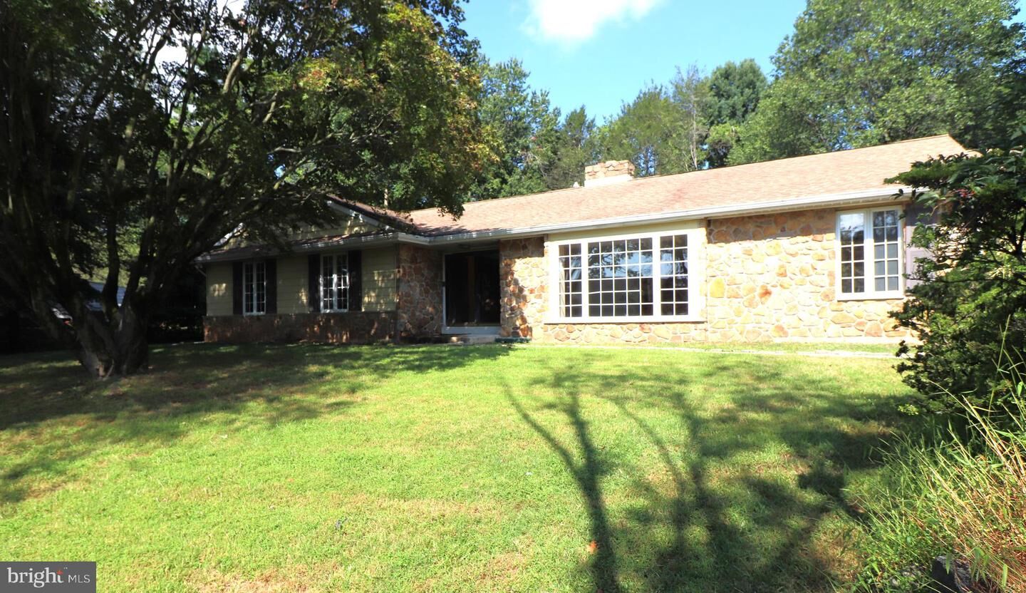 Property Photo:  2734 Old Cedar Grove Road  PA 19008 