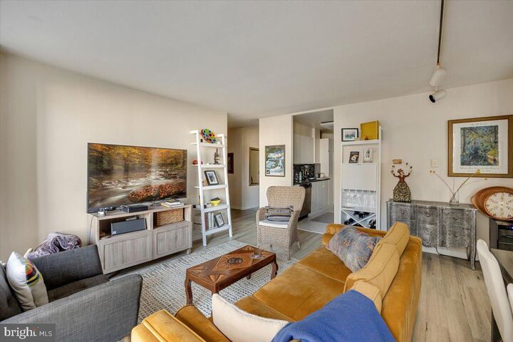 Property Photo:  224 W Rittenhouse Square 30 601  PA 19103 