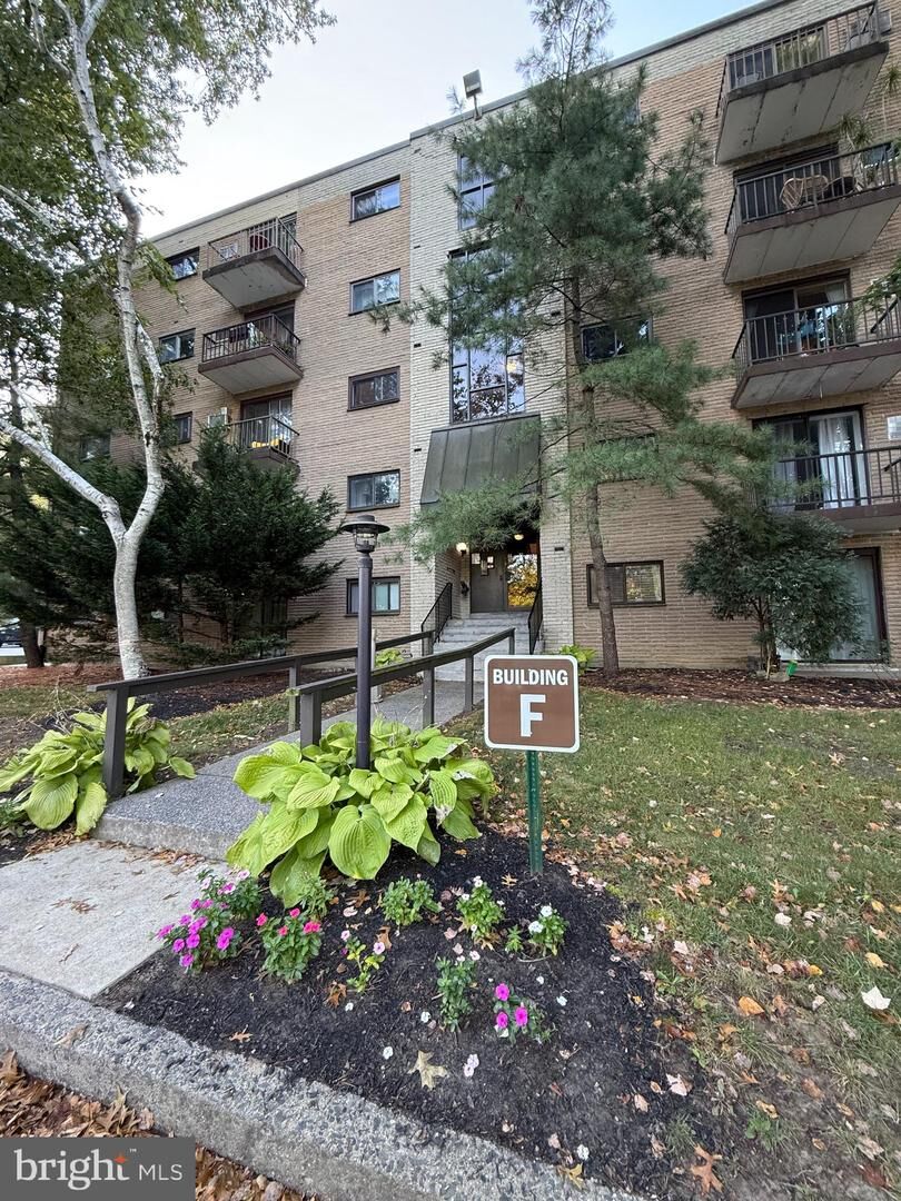 Property Photo:  400 Glendale Road 23  PA 19083 