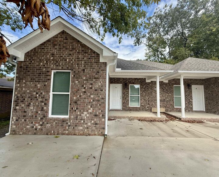 Property Photo:  2512 W Martin St  AR 72034 
