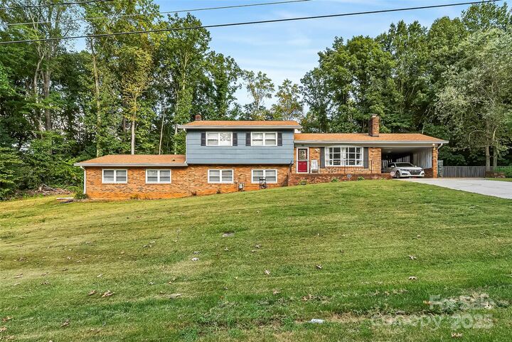 Property Photo: 304 Parlier Avenue NE NC 28613