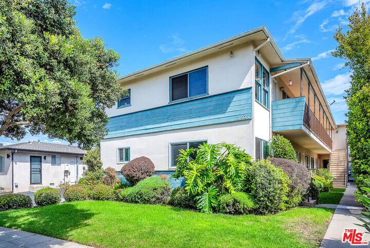 Property Photo: 2027 Euclid St CA 90405