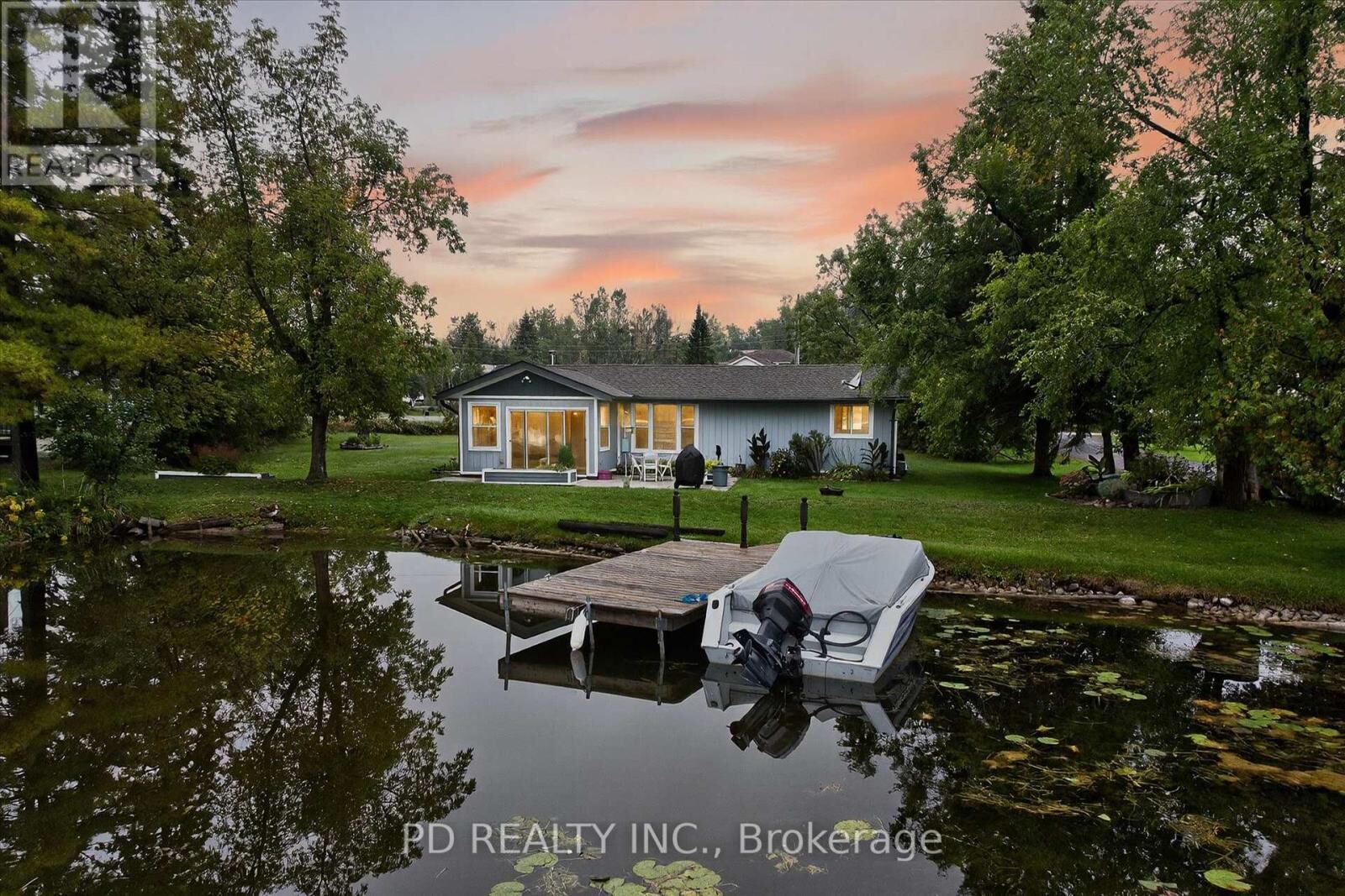 Property Photo:  11 Charlotte Crescent  ON K0L 2W0