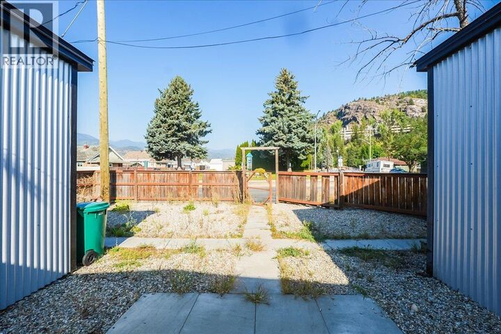Property Photo: 1406 Fourth Avenue BC V1R 1S5