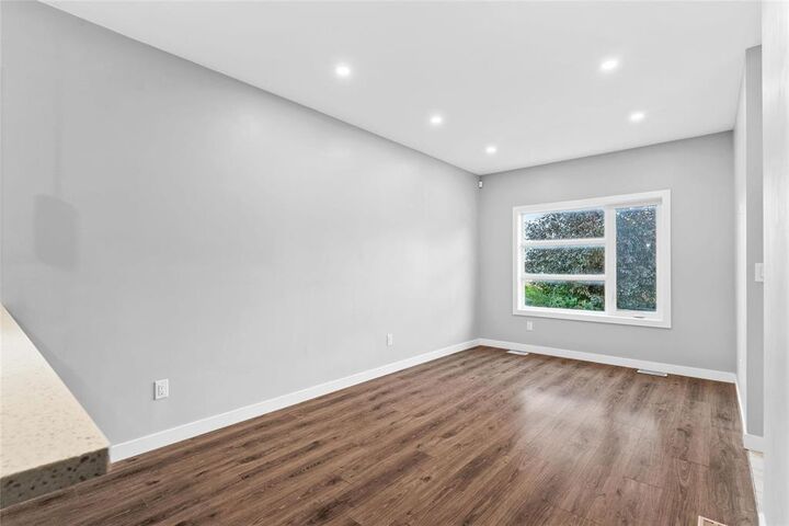 Property Photo:  375 Edgewood Street  MB R2H 0Z8 