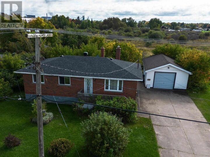 Property Photo:  43 Chippewa St  ON P6C 3A2 