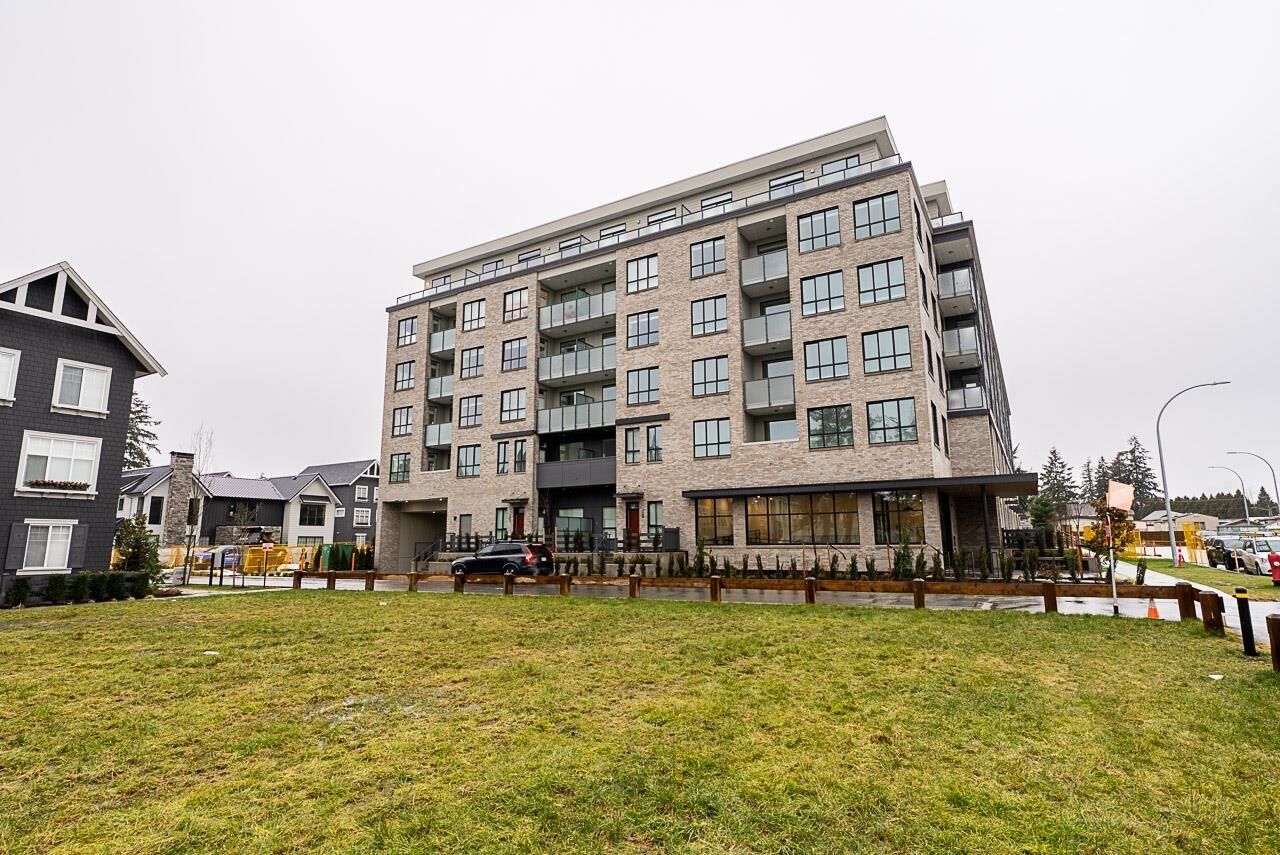 Photo de la propriété:  15738 85 506  BC V4N 6Y1 