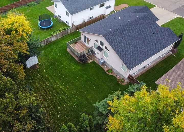 Property Photo:  35 Garrioch Park Drive  MB R1N 3R9 
