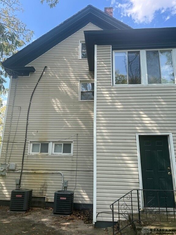 Property Photo:  1712 Catalpa Drive  OH 45406 