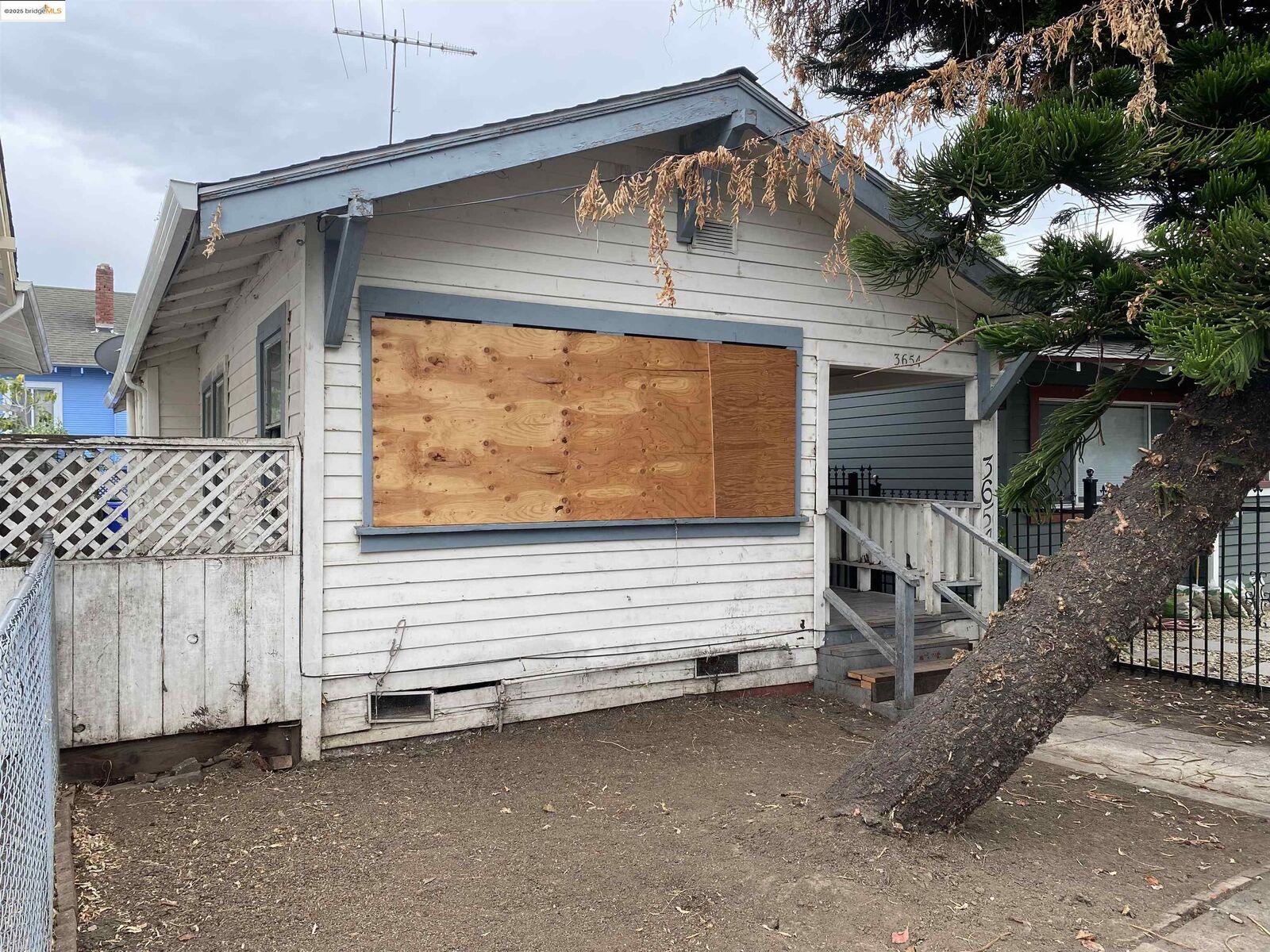Property Photo: 3654 39th Ave CA 94619