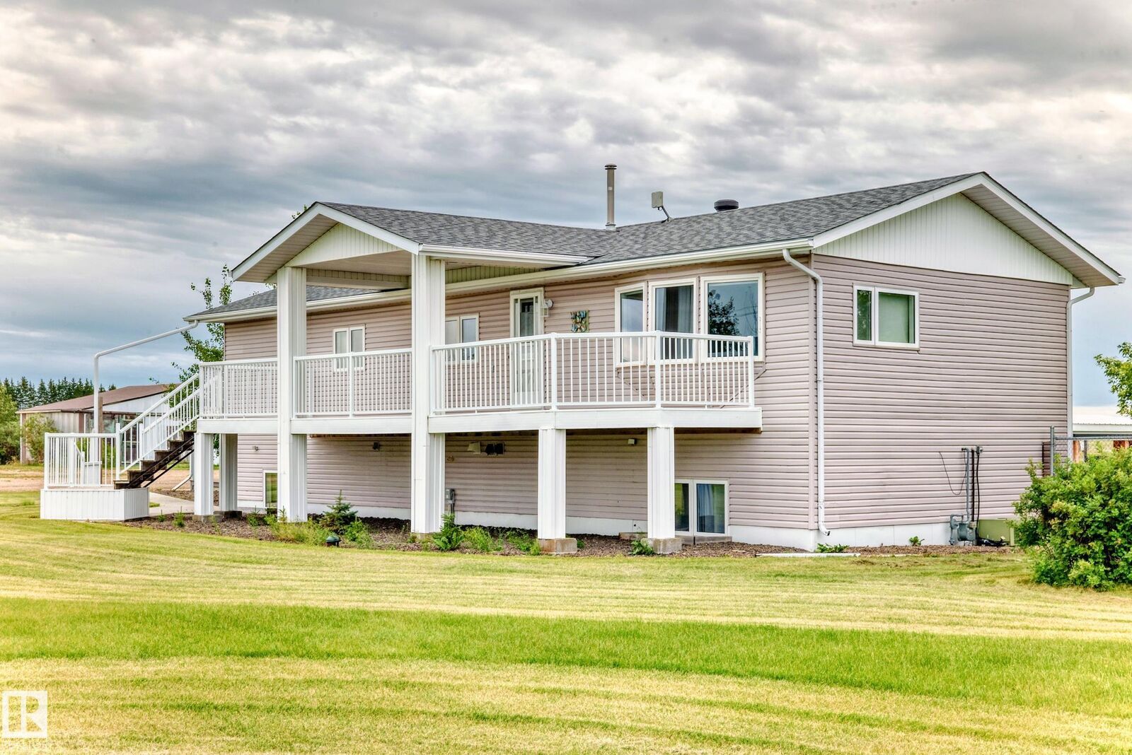 Property Photo:  25027 Twp Rd 484  AB T4X 2T7 