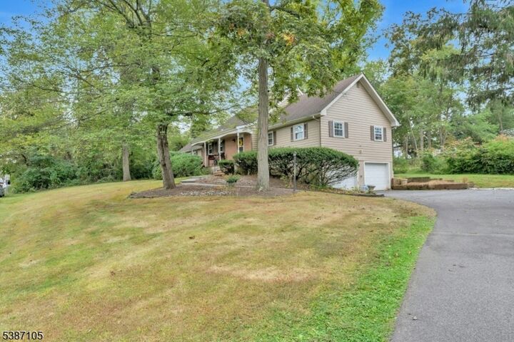 Property Photo:  1 Crest Dr  NJ 07920 