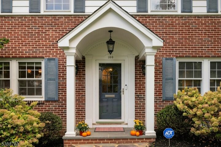 Property Photo:  180 Canoe Brook Pkwy  NJ 07901 