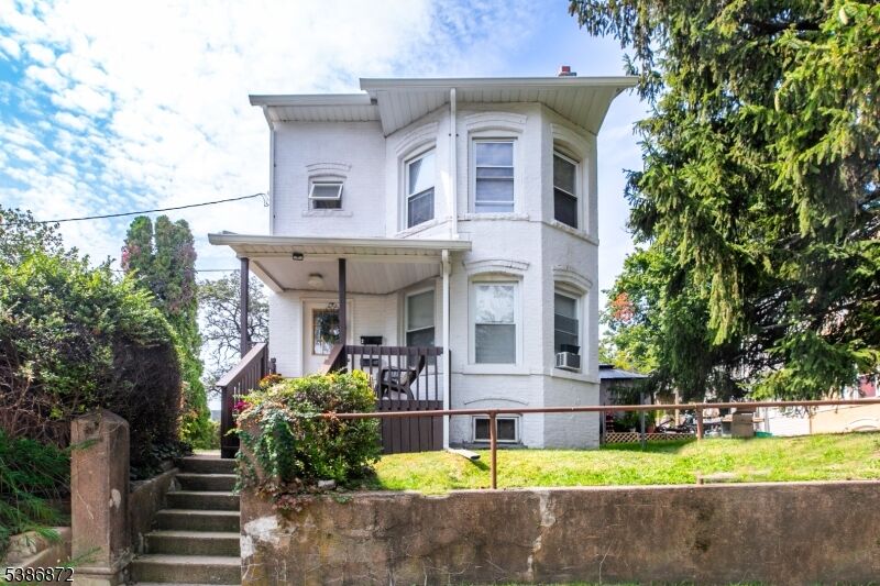 Property Photo:  68 Mohawk Ave  NJ 07506 