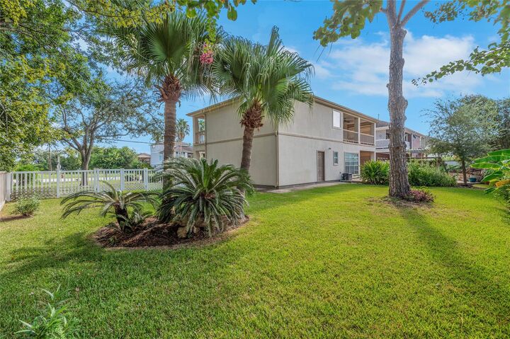 Property Photo:  1404 Kipp Avenue  TX 77565 