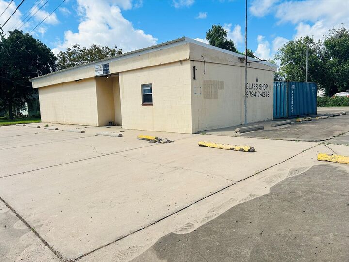 Property Photo:  104 Smith Street  TX 77531 