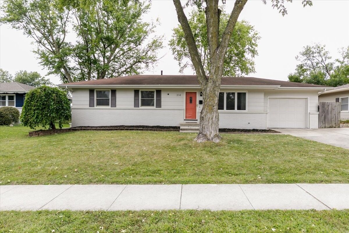 Property Photo:  314 SE Wanda Drive  IA 50021 