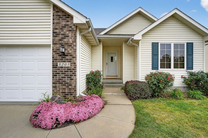 Property Photo: 3205 SW Brookeline Drive IA 50023