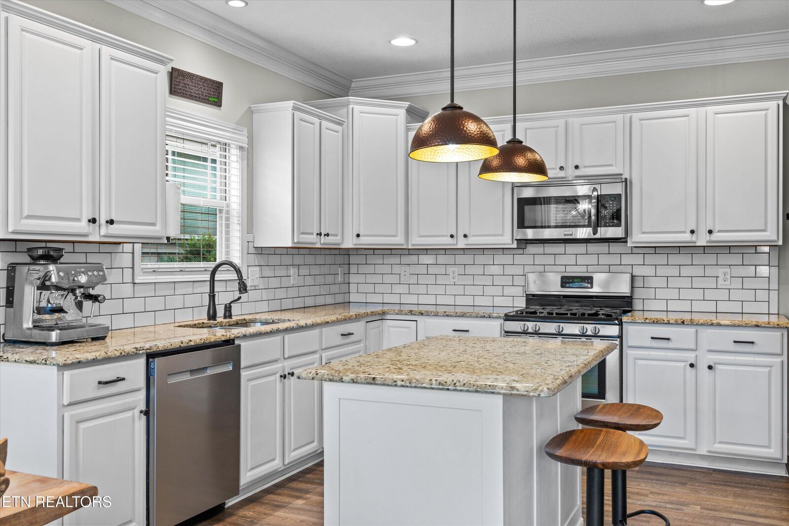 Property Photo: 1118 Front Royal Lane TN 37922