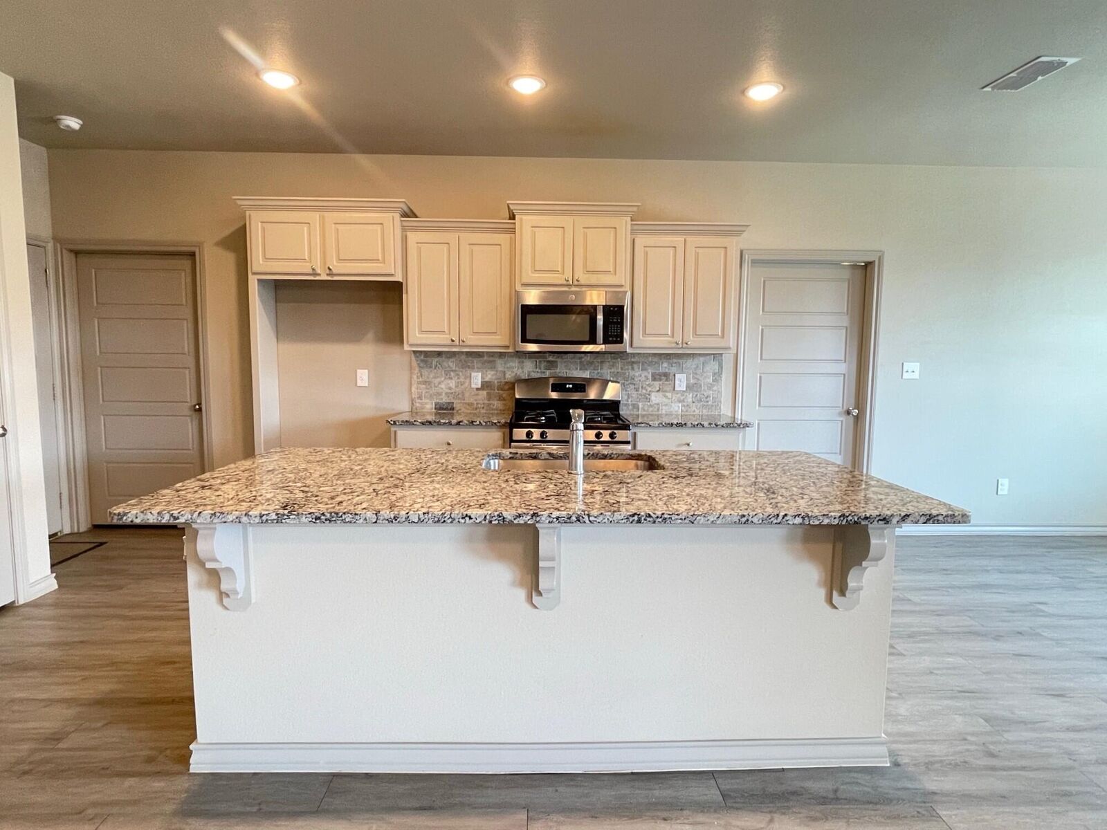 Property Photo: 7103 22nd Street TX 79407