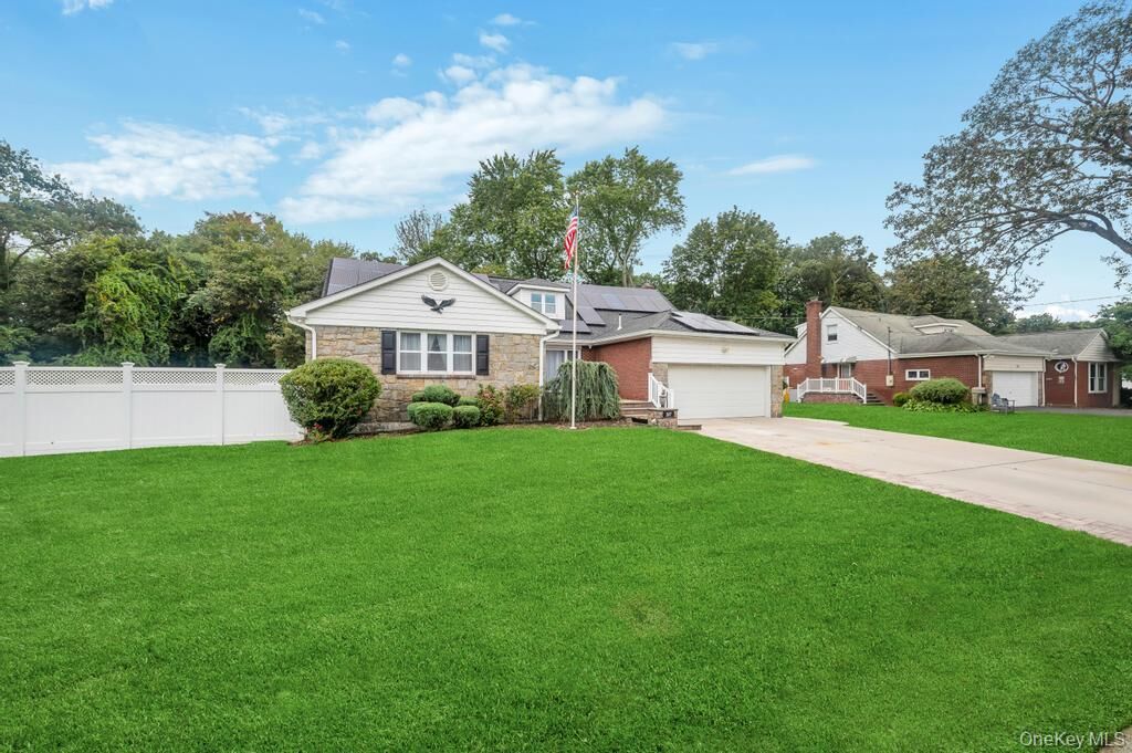 Property Photo:  267 N Poplar Street  NY 11758 