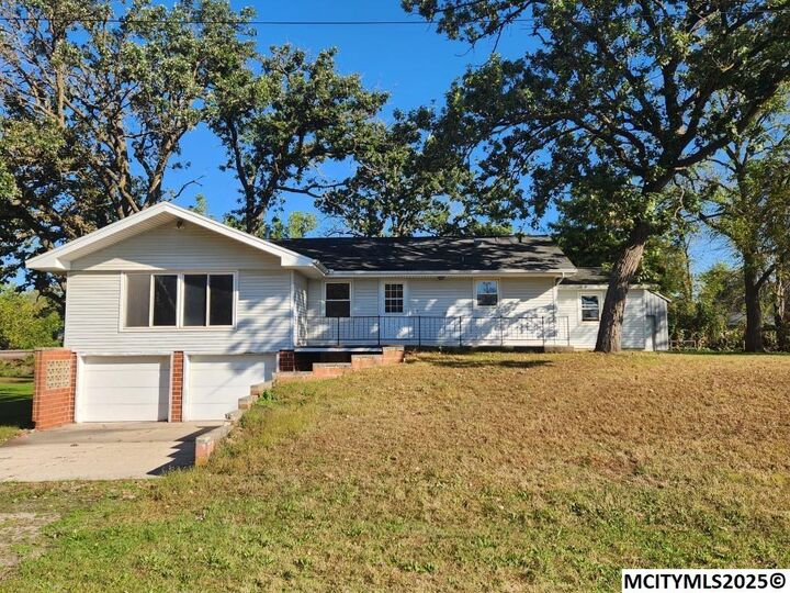 Property Photo:  504 South St  IA 50464