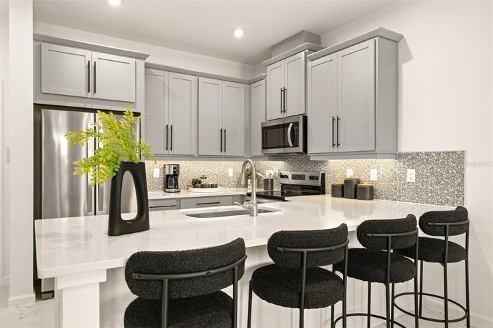 Property Photo: 9932 Red Canoe Alley FL 32832