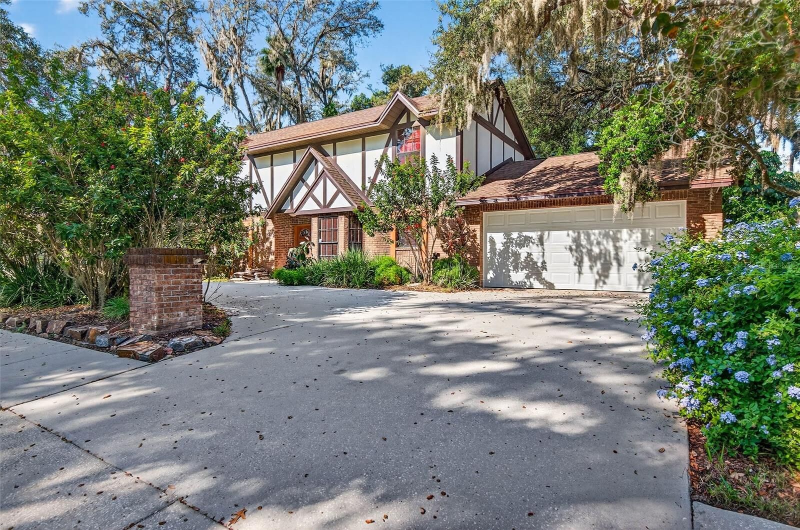 Property Photo:  439 Summit Chase Drive  FL 33594