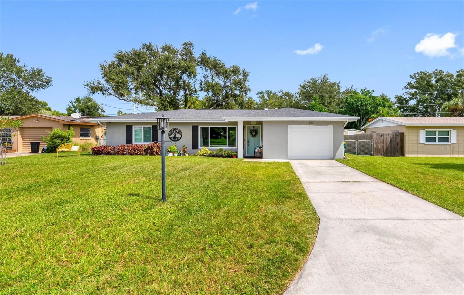 Property Photo:  237 Mineola Drive E  FL 33770 