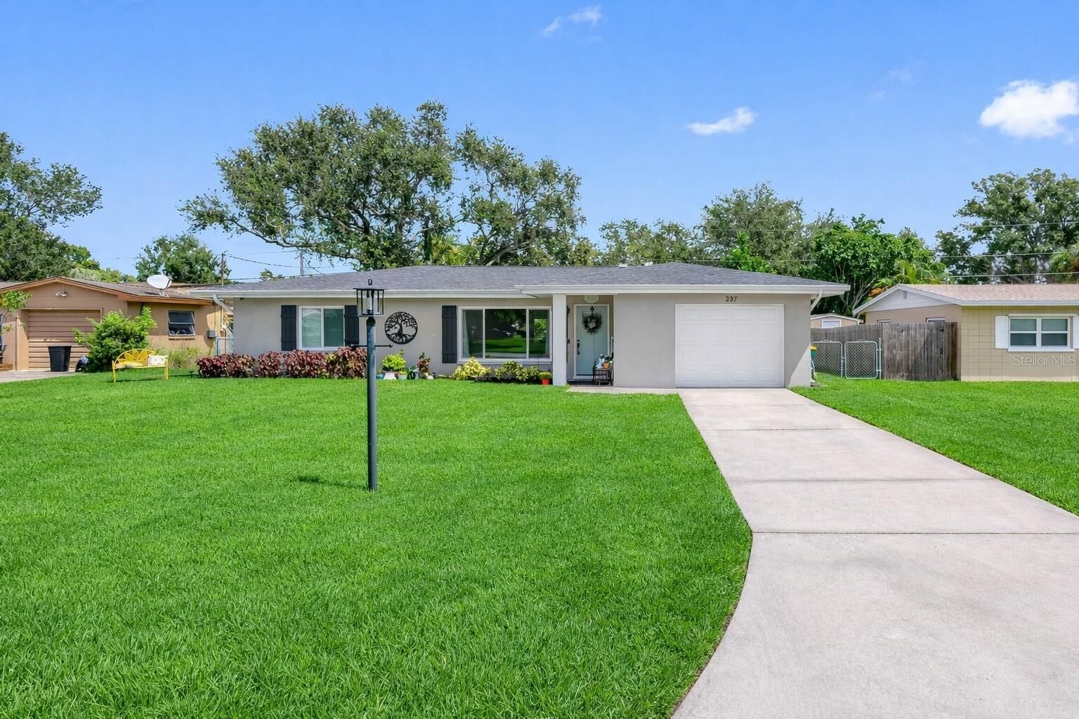 Property Photo:  237 Mineola Drive E  FL 33770 