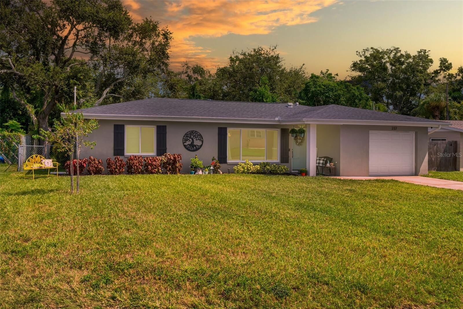 Property Photo: 237 Mineola Drive E FL 33770