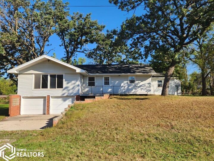 Property Photo:  504 South Street  IA 50464 