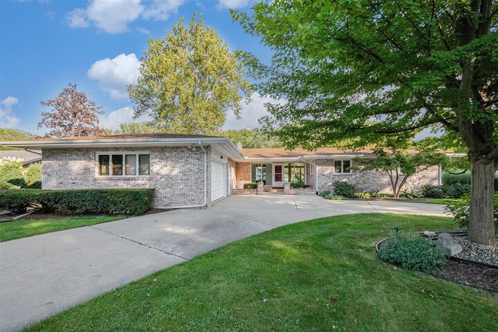 Property Photo: 1510 Moccasin Trail MI 49022-7114