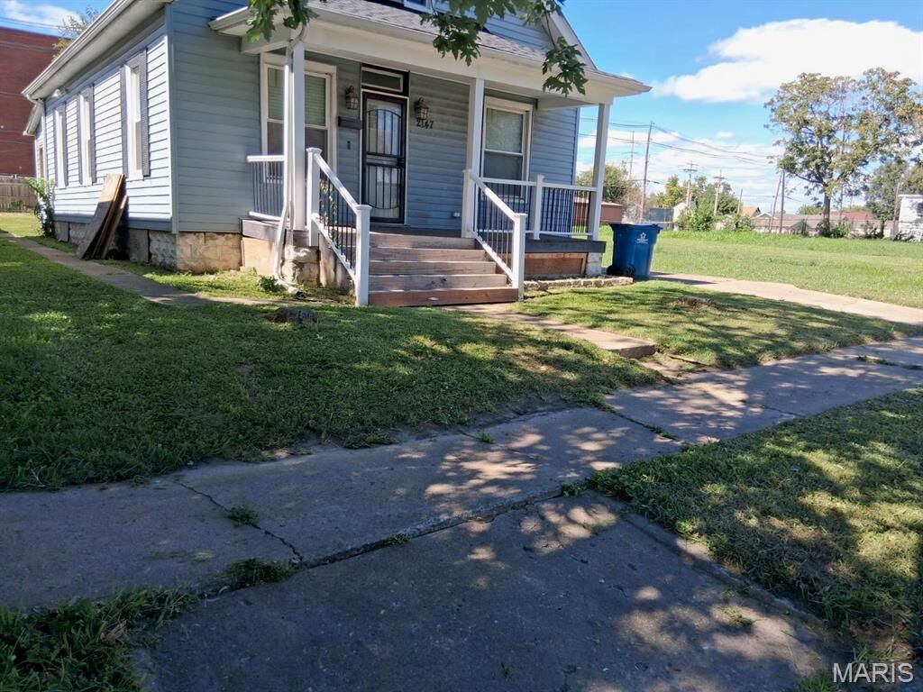 Property Photo: 2147 Lee Avenue IL 62040