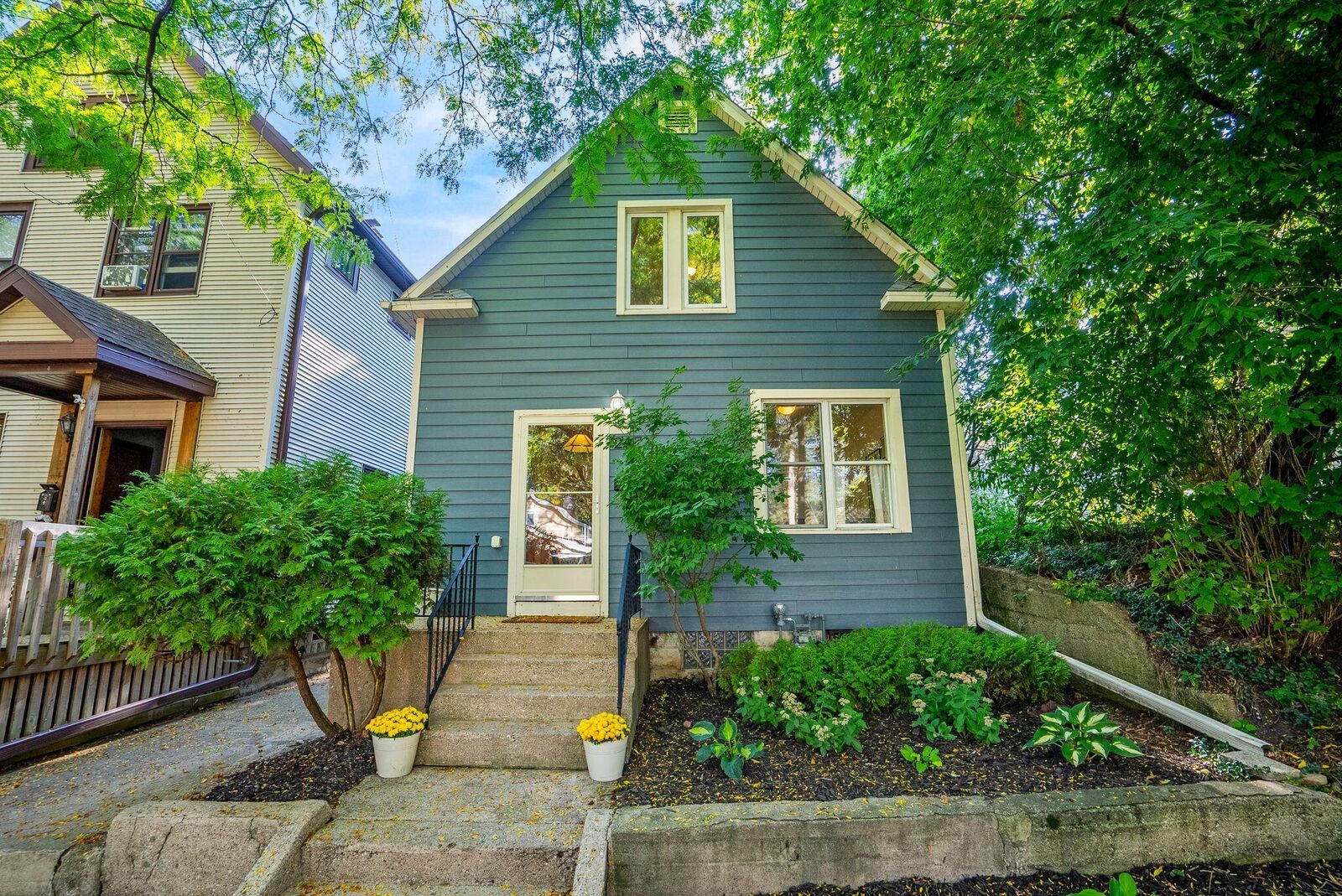 Property Photo: 2471 S Wentworth Ave WI 53207