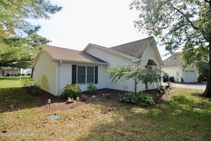 Property Photo:  44 Morden Close  NJ 07728 