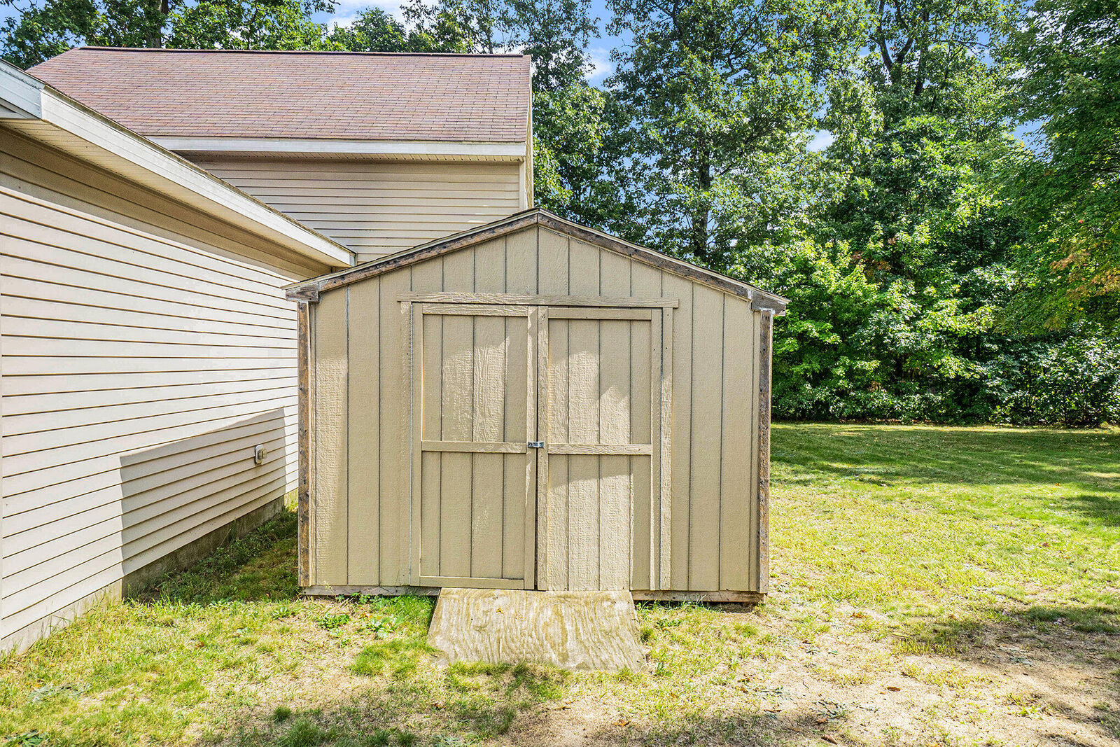 Property Photo: 23263 Quail Court MI 49339