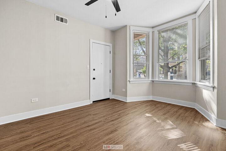 Property Photo:  2416 W Belle Plaine Avenue  IL 60618 