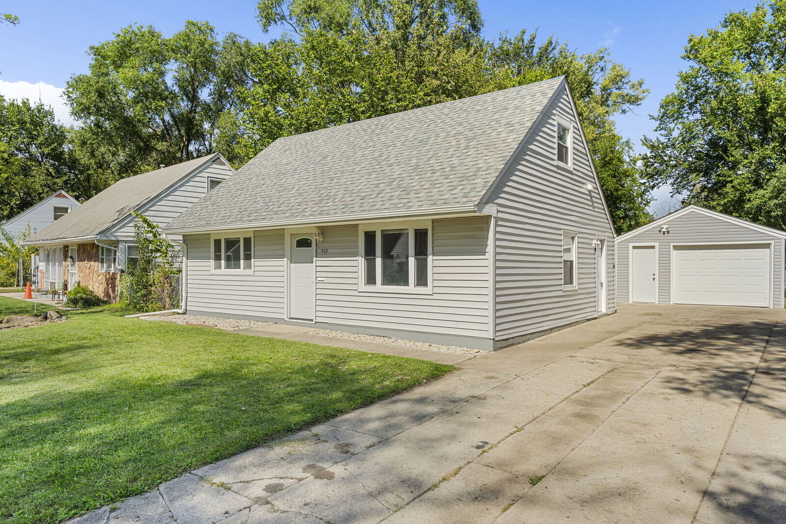 Property Photo:  230 Arcadia Street  IL 60466