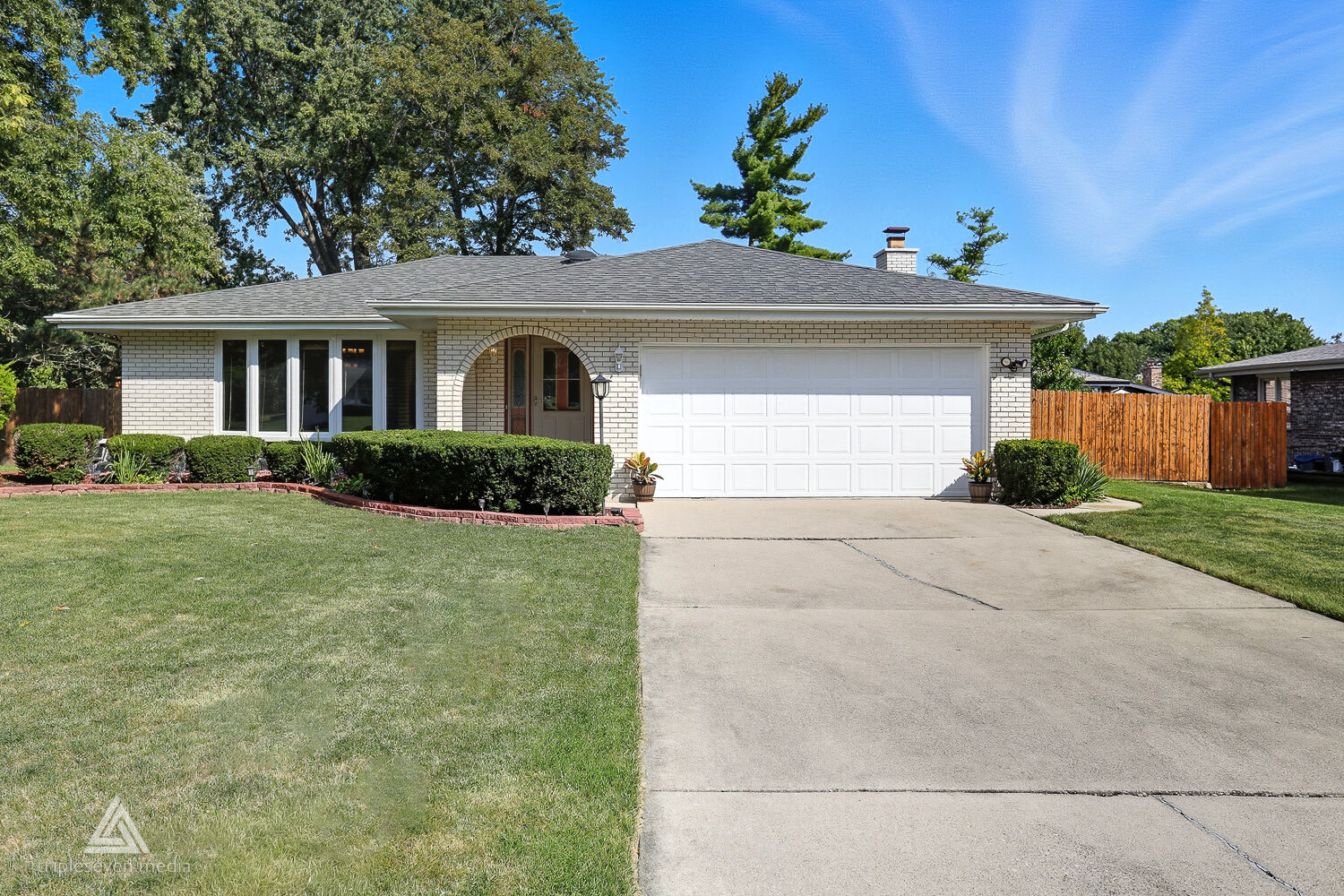 Property Photo:  6224 W Carol Lane  IL 60463 
