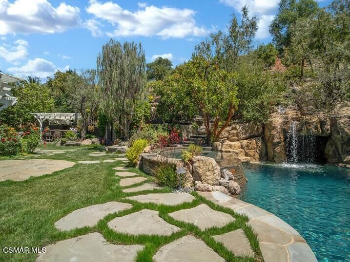 Property Photo:  5455 Via Olas  CA 91320