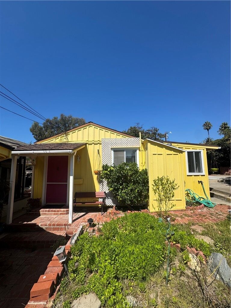 Property Photo:  596 Oak Street  CA 92651 